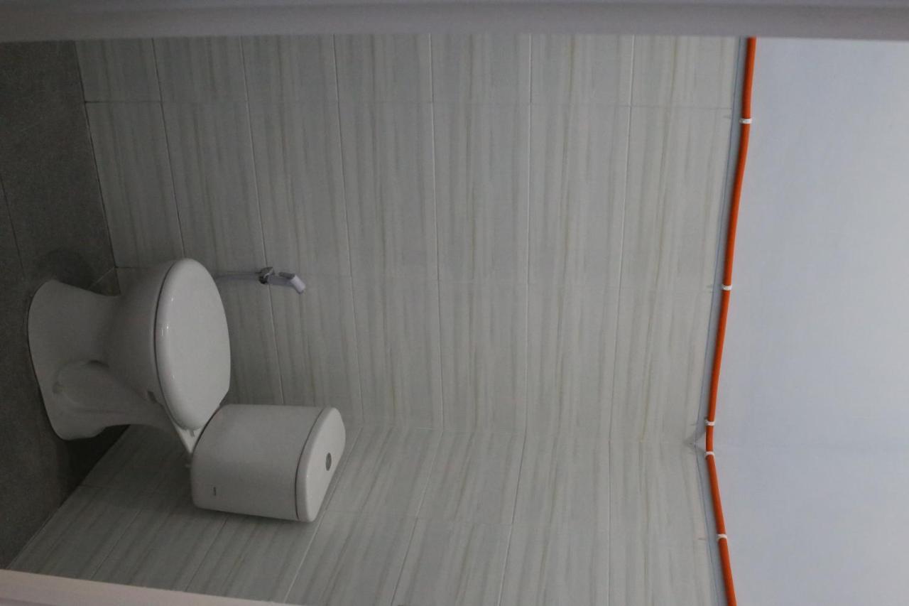 Reddoorz Syariah Near Suncity Mall Madiun Dış mekan fotoğraf