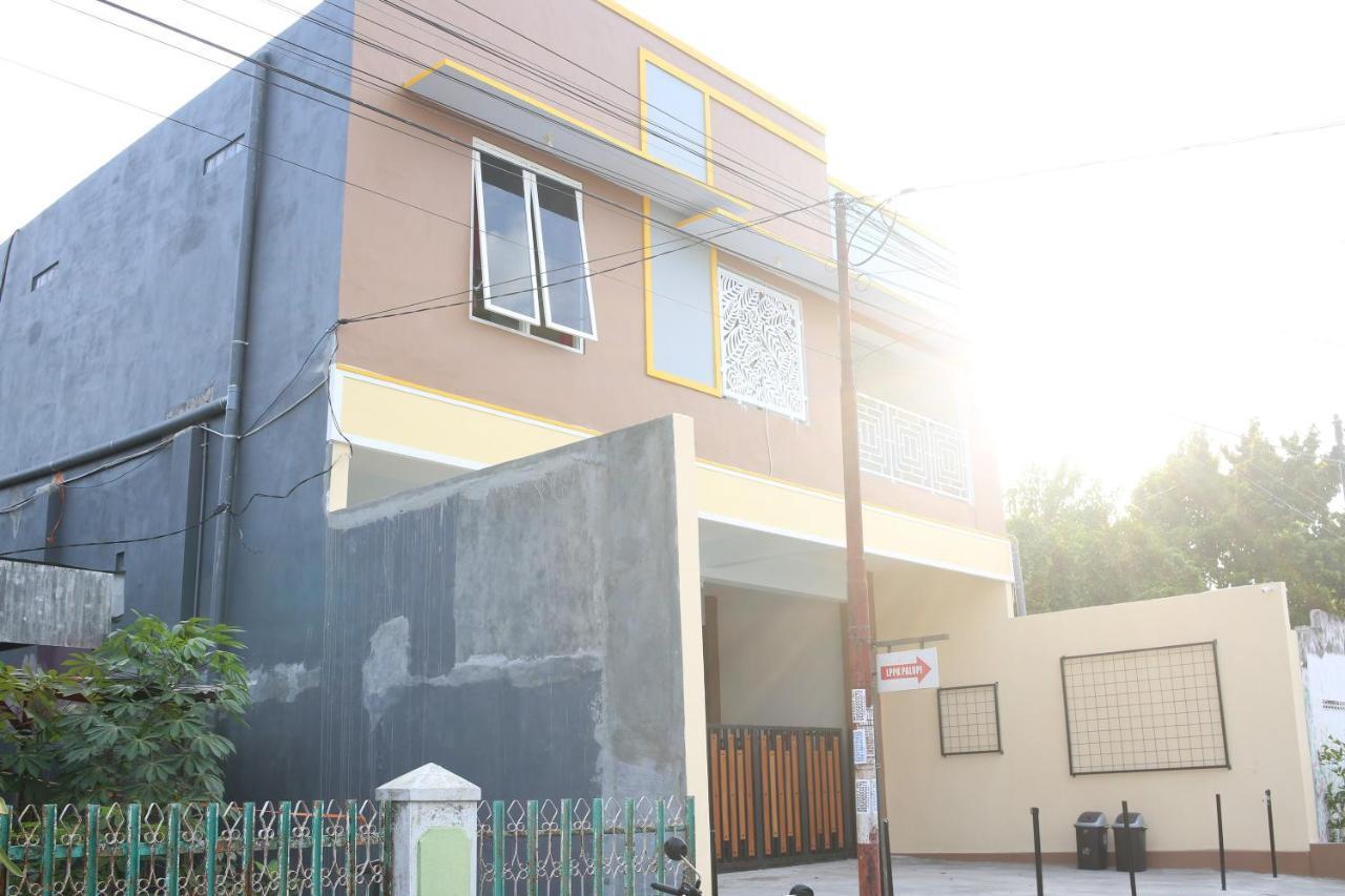Reddoorz Syariah Near Suncity Mall Madiun Dış mekan fotoğraf