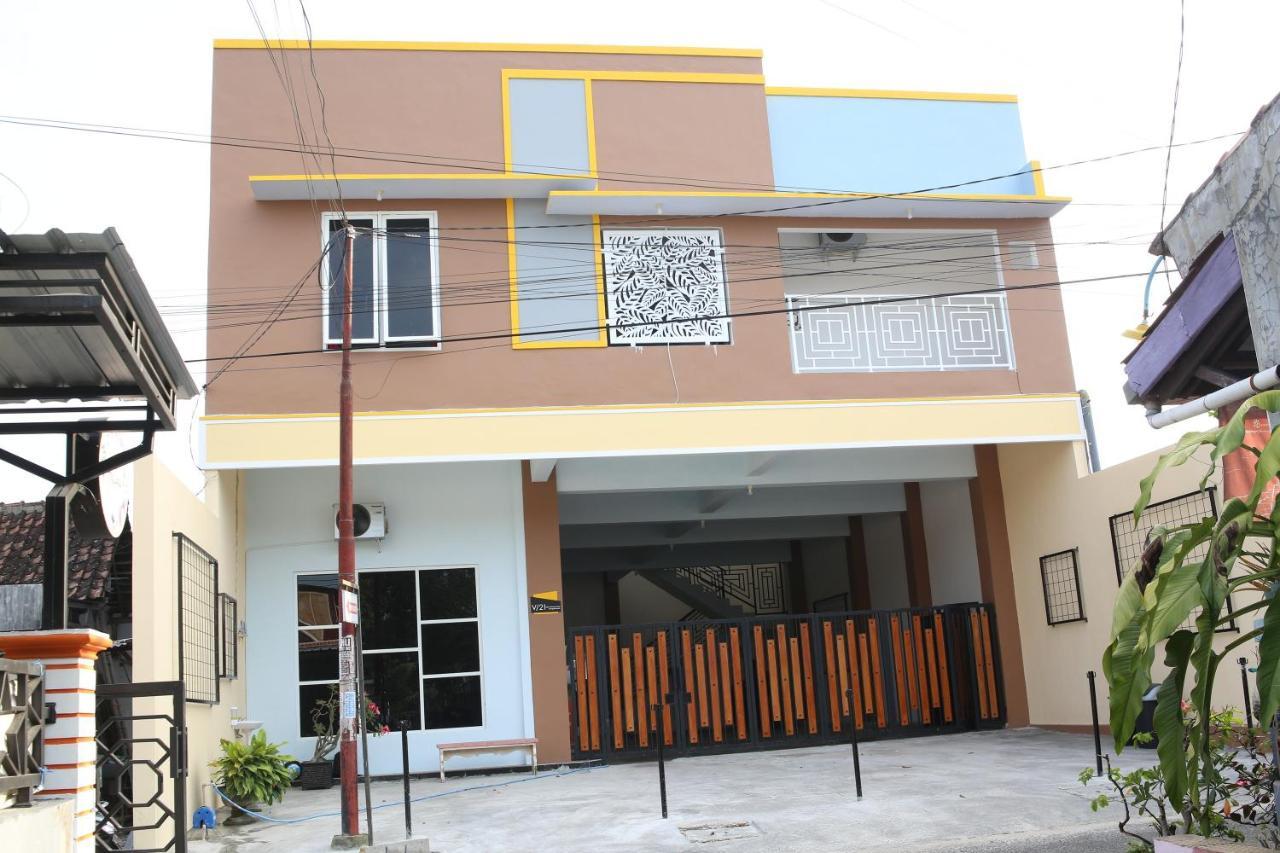 Reddoorz Syariah Near Suncity Mall Madiun Dış mekan fotoğraf