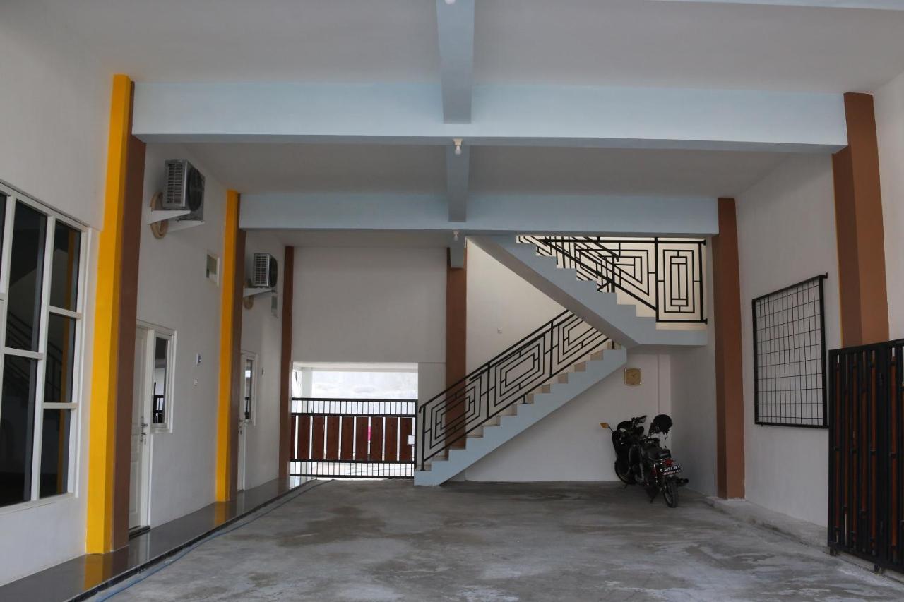 Reddoorz Syariah Near Suncity Mall Madiun Dış mekan fotoğraf