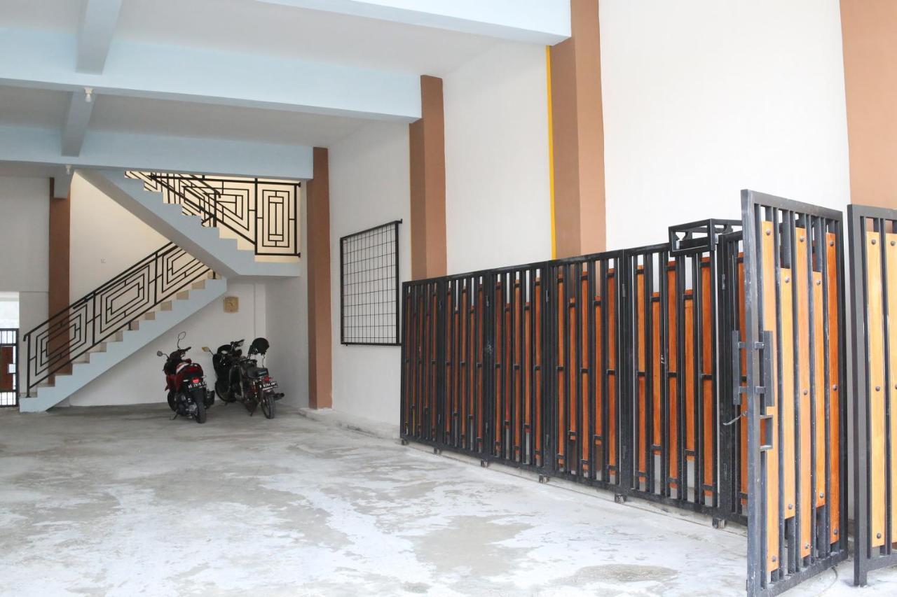 Reddoorz Syariah Near Suncity Mall Madiun Dış mekan fotoğraf
