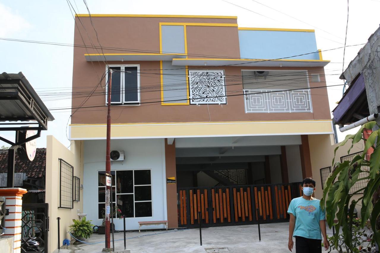 Reddoorz Syariah Near Suncity Mall Madiun Dış mekan fotoğraf