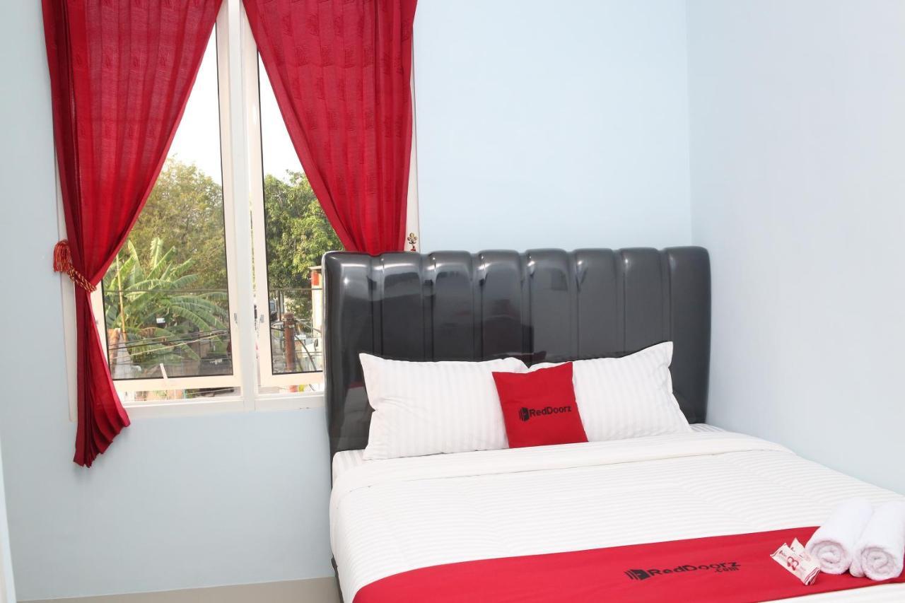 Reddoorz Syariah Near Suncity Mall Madiun Dış mekan fotoğraf
