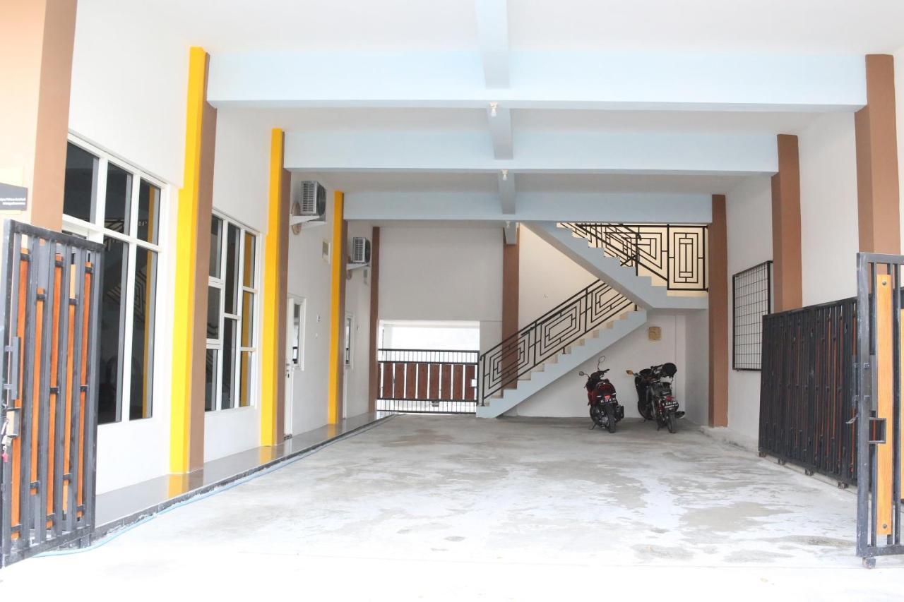 Reddoorz Syariah Near Suncity Mall Madiun Dış mekan fotoğraf