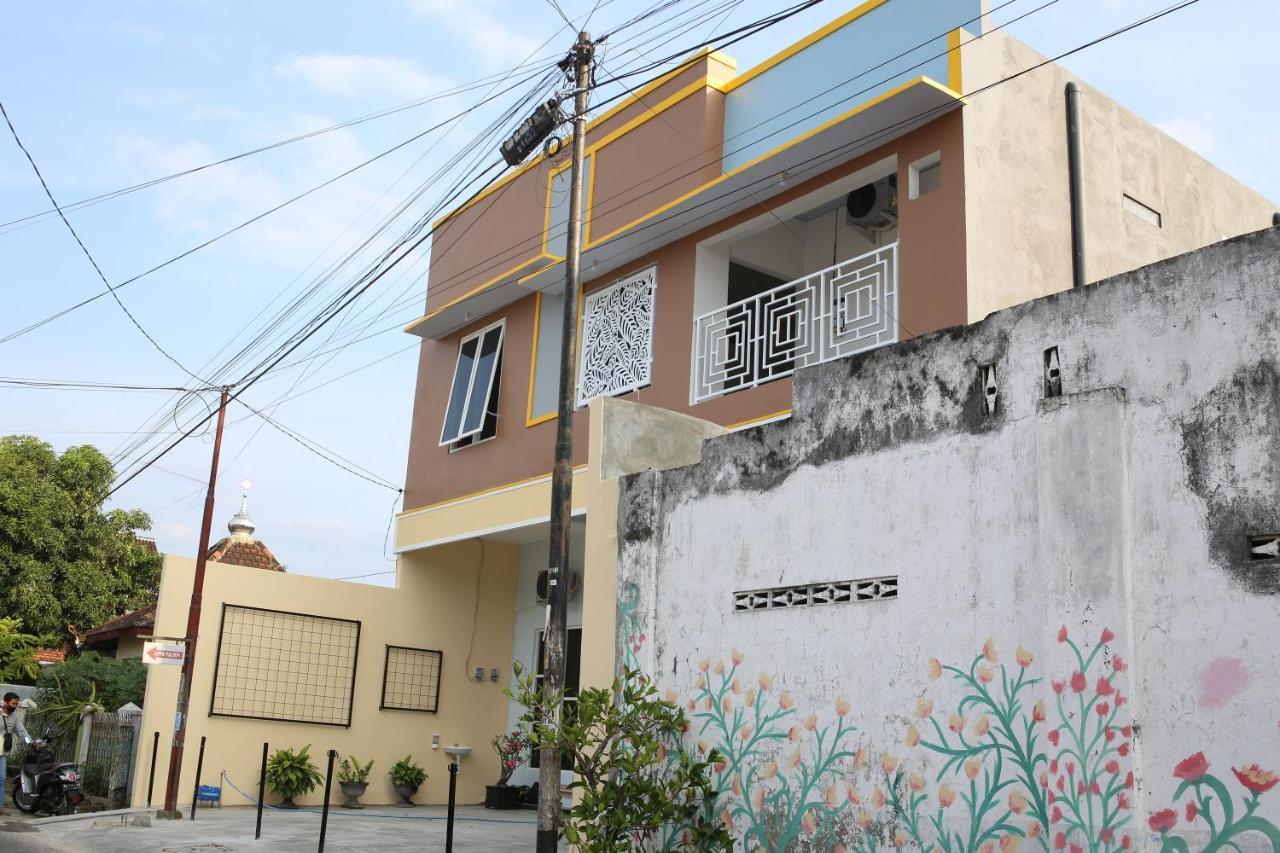 Reddoorz Syariah Near Suncity Mall Madiun Dış mekan fotoğraf
